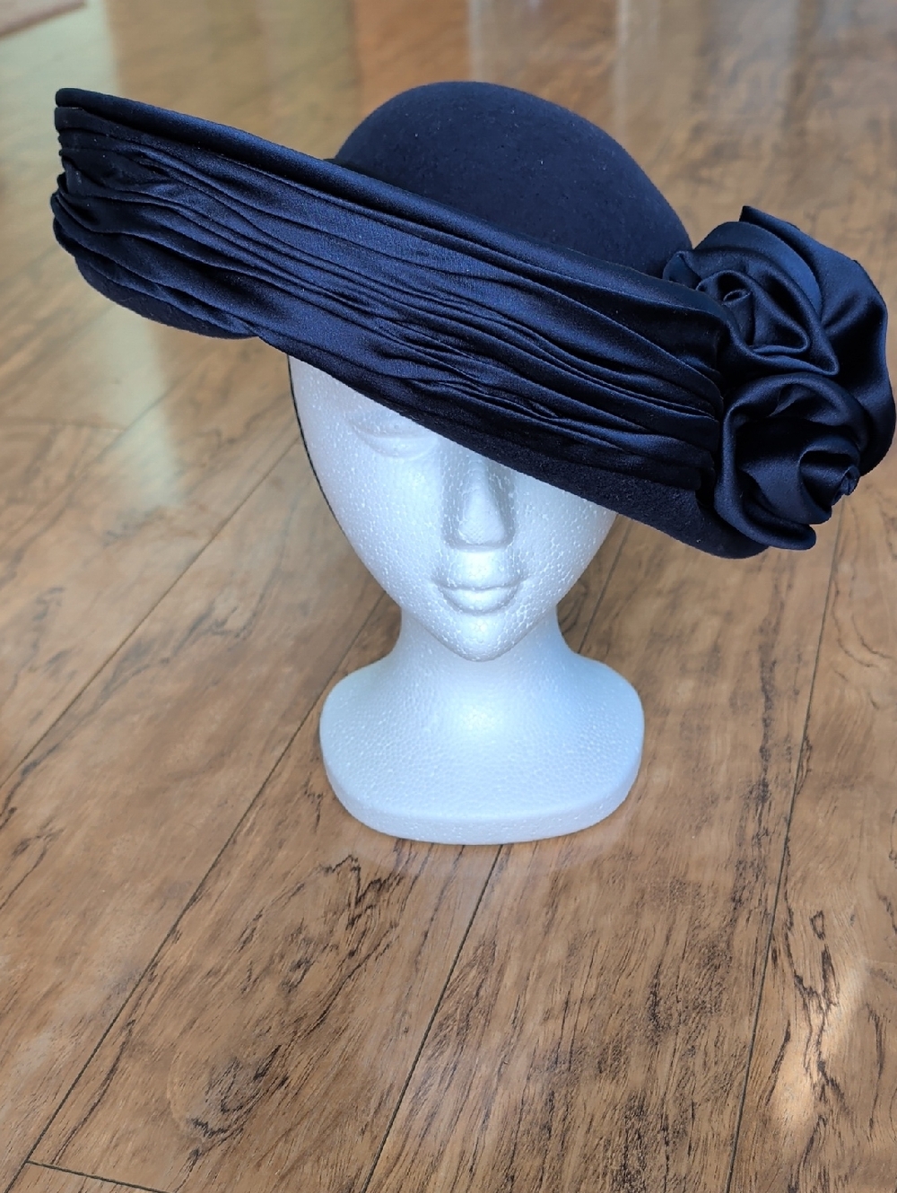Vintage Whittall & Shon Navy Wool Hat – Wide Brim Satin Trim Rosette | 50s–60s - Picture 2 of 8